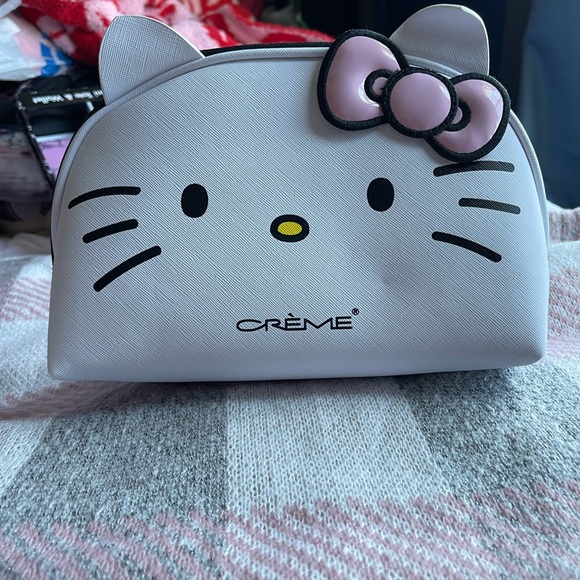 NWT Hello Kitty Makeup Bag - Picture 6 of 6